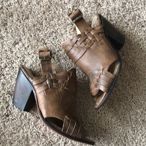Free Birds Steve Madden heels